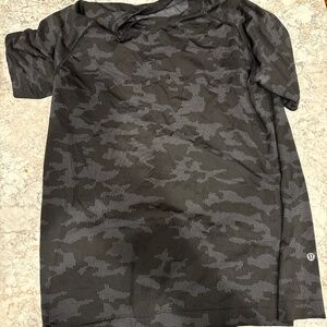 Men’s Lululemon shirt